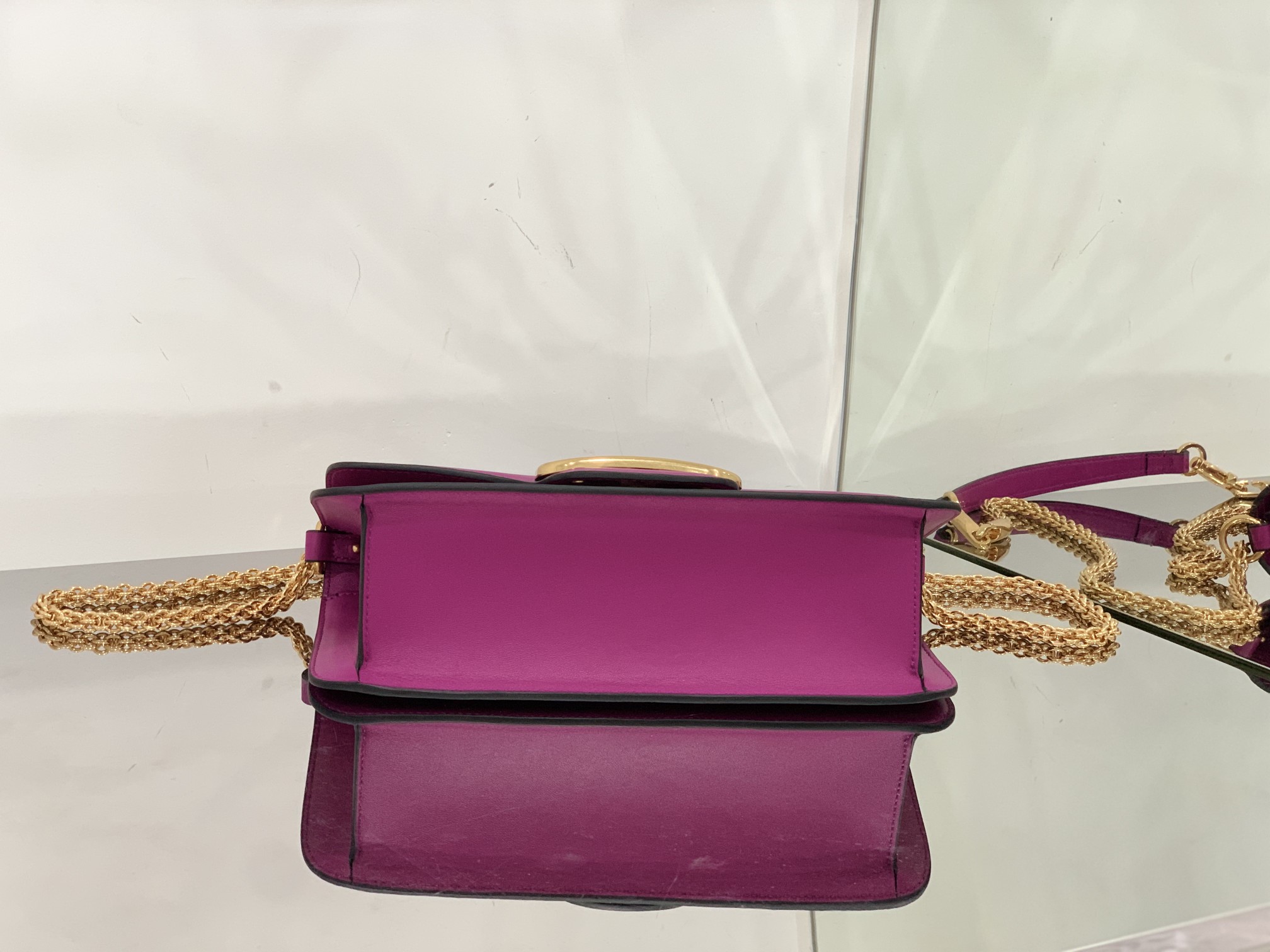 Bagsaaa Va1e*ntin0 Garavani Locò Small Shoulder Bag in darrk pink Leather 27x13x6cm