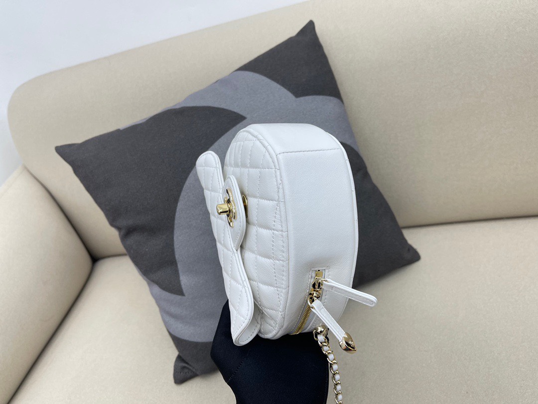 Bagsaaa Ch**el White Heart - 18x16.5x6.5cm