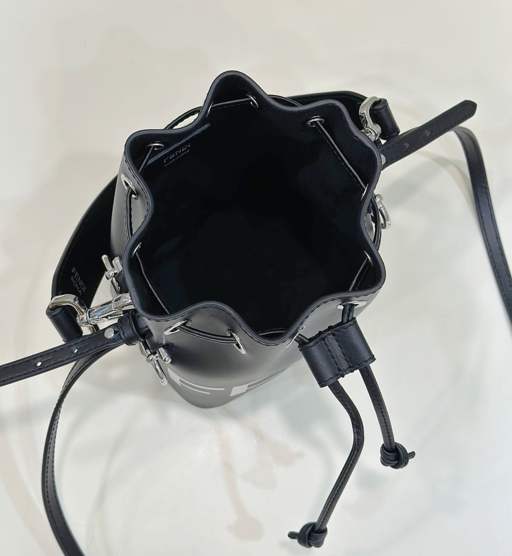 Bagsaaa F**di Mon Tresor Black leather mini-bag - 18x12x10cm