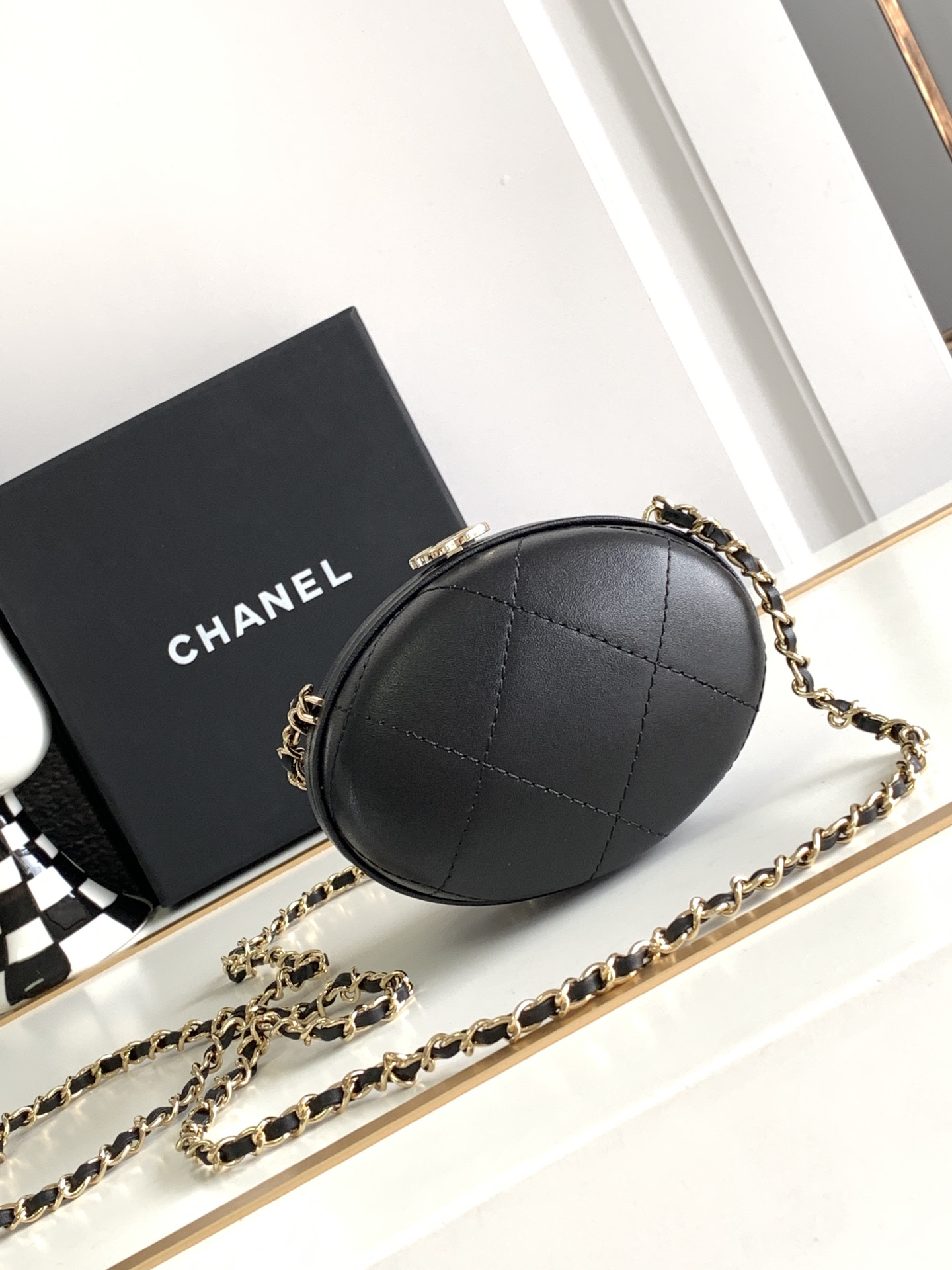 Bagsaaa Ch**el Round Black Lambskin Bag - 8.5x12x6cm