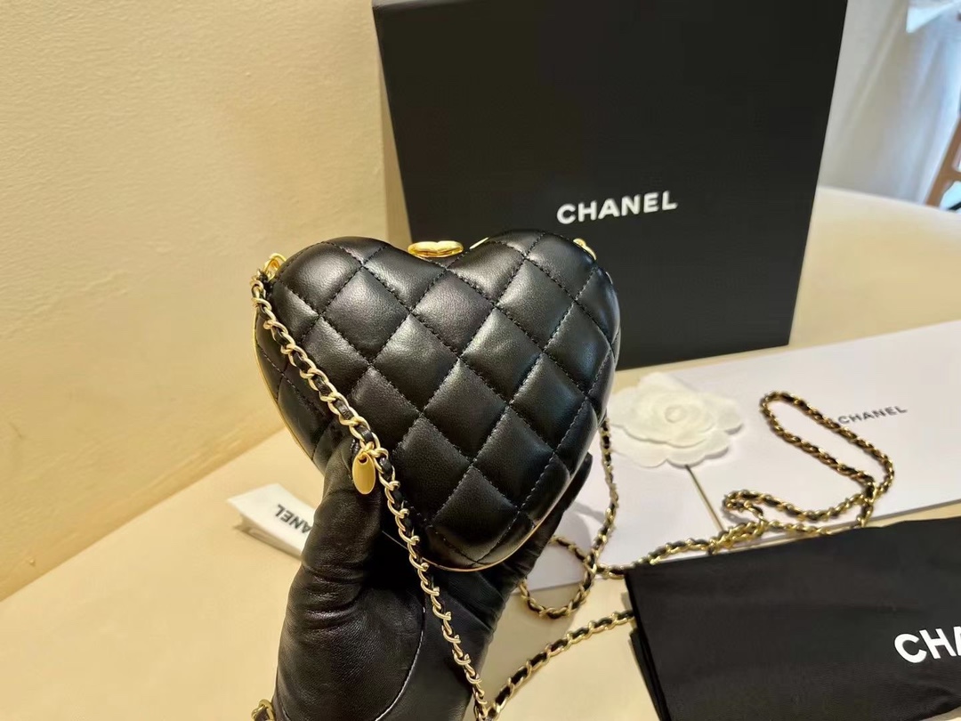 Bagsaaa Ch**el HEART MINAUDIERE Lambskin & Gold-Tone Metal Black AS4027 - 13 × 14 × 3 cm