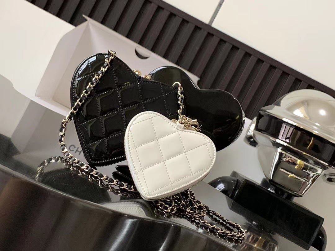 Bagsaaa Ch**el Clutch With Chain AP3295 Double Heart - 13.3 × 15 × 2 cm