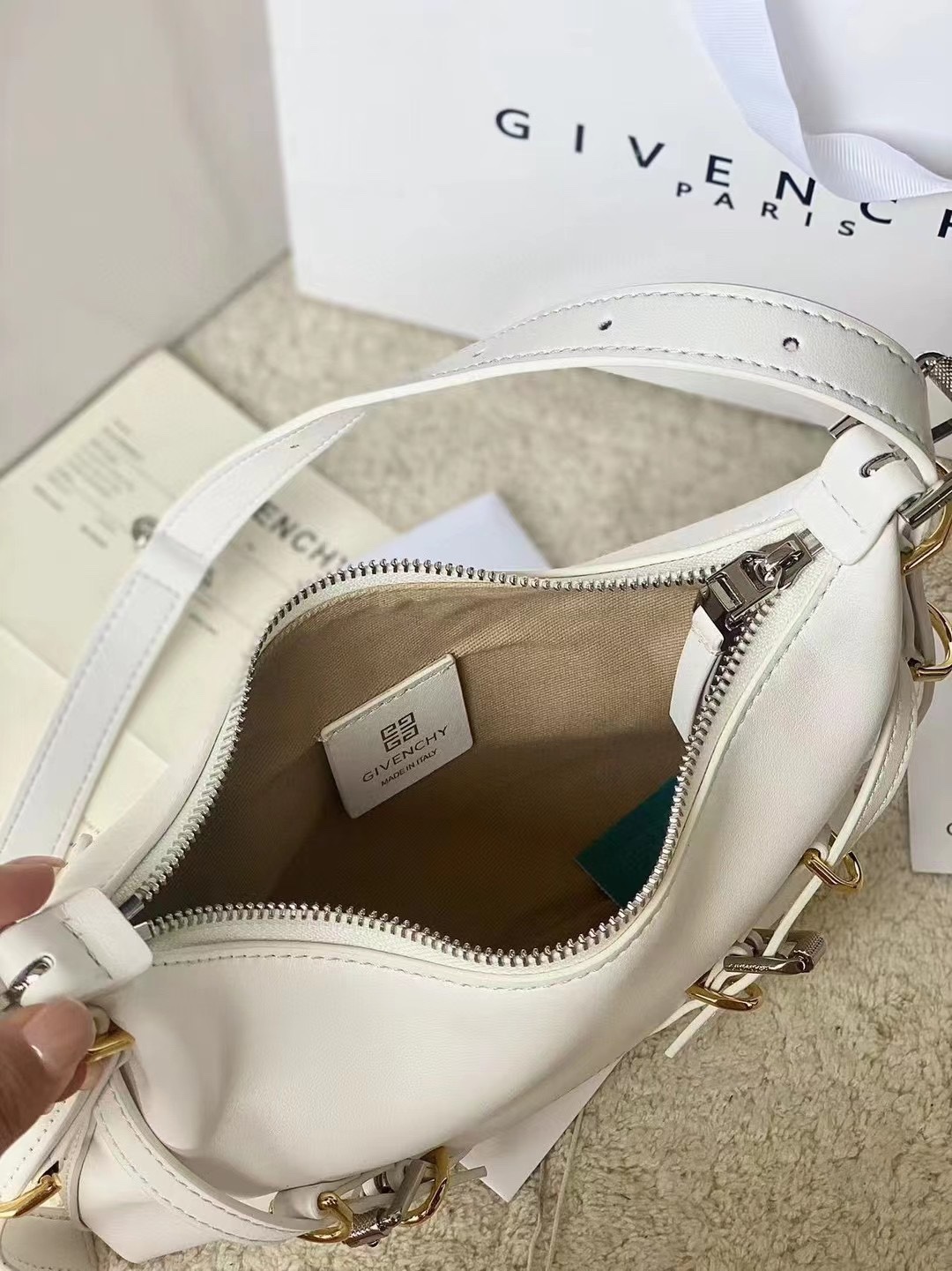 Bagsaaa Givenchy White Voyou Shoulder Bag - 24*18*3.5cm