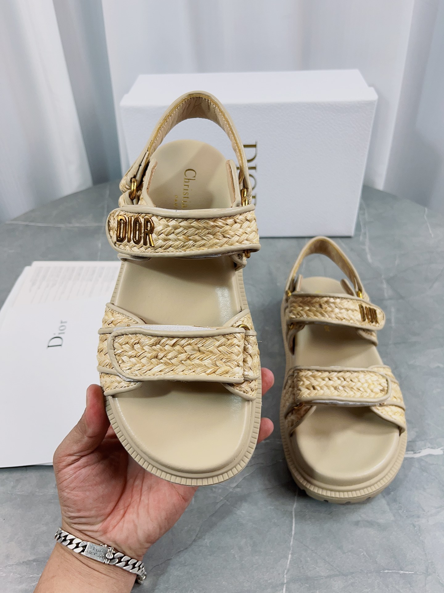 Bagsaaa D10r act sandal Braided Raffia