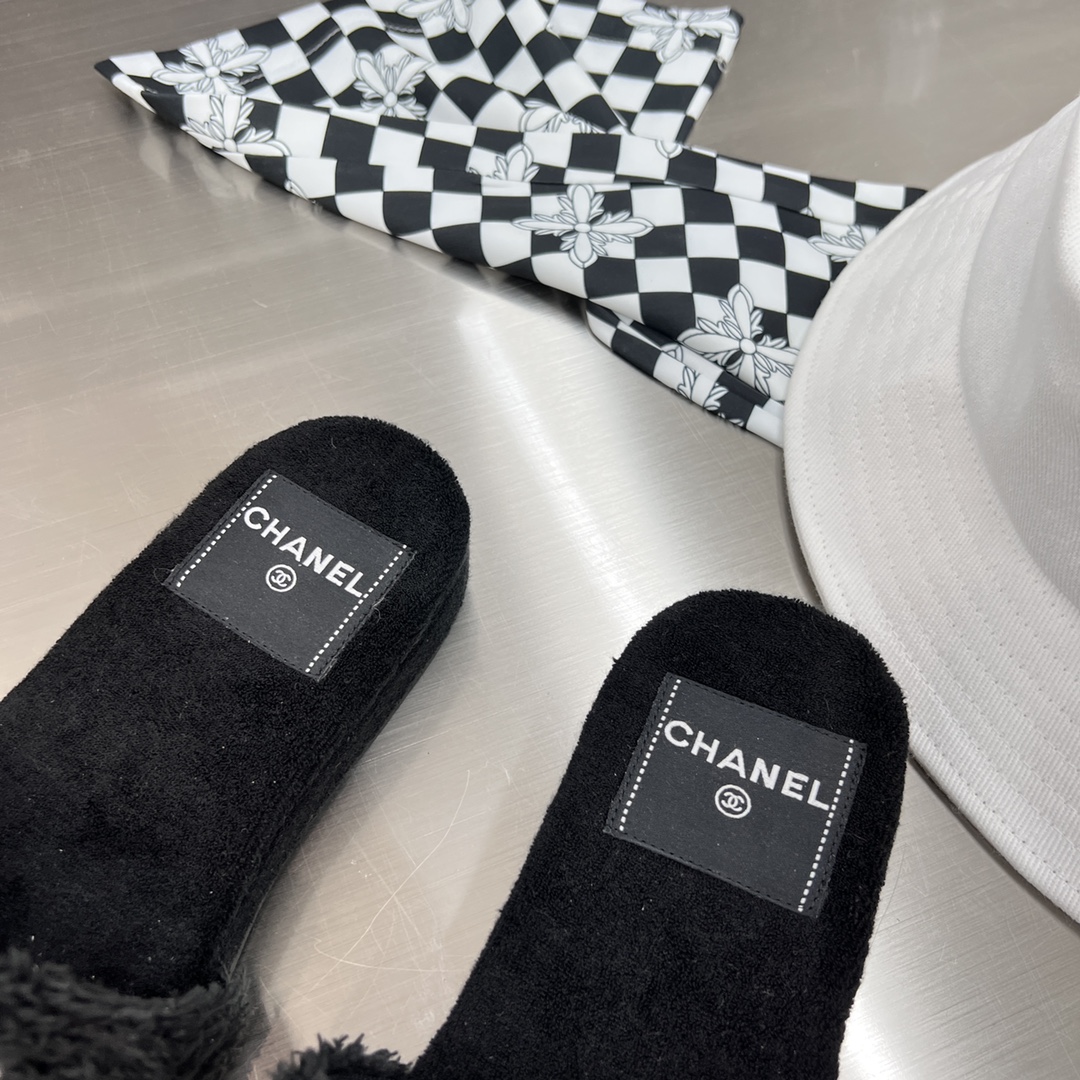 Bagsaaa Ch**el CC Fur Black Slippers
