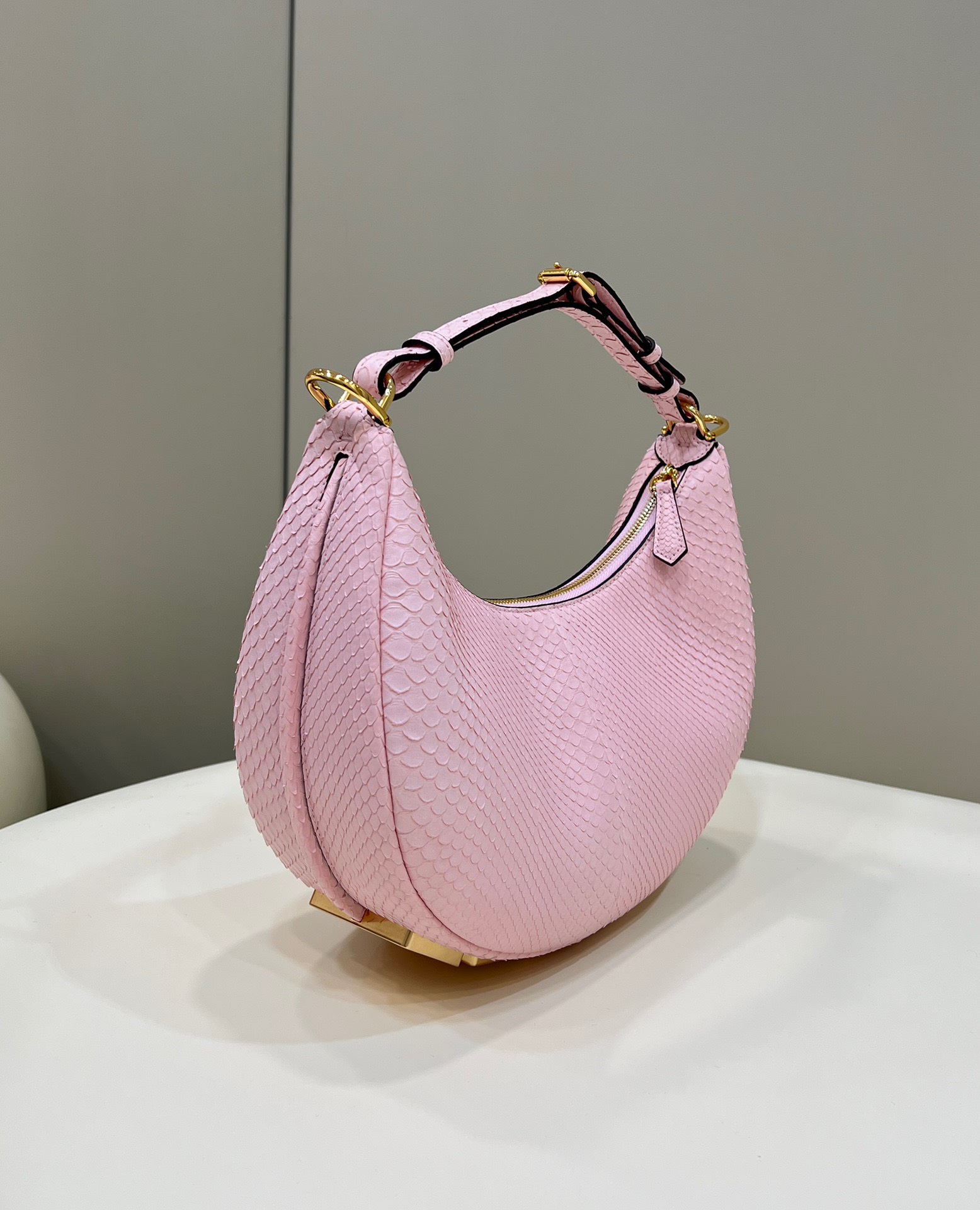 Bagsaaa F**di Small Graphy In Pink Pythin Leather - 10×29×24.5cm