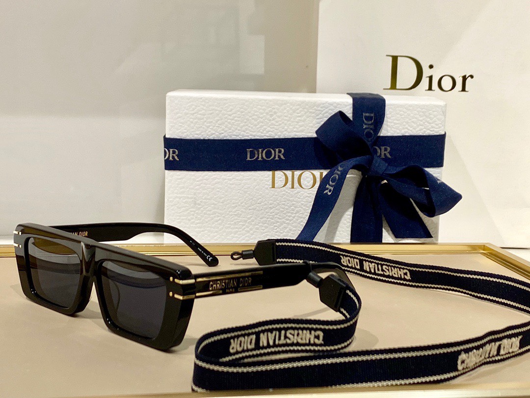 Bagsaaa D10r Signature S2U Sunglasses With Chain