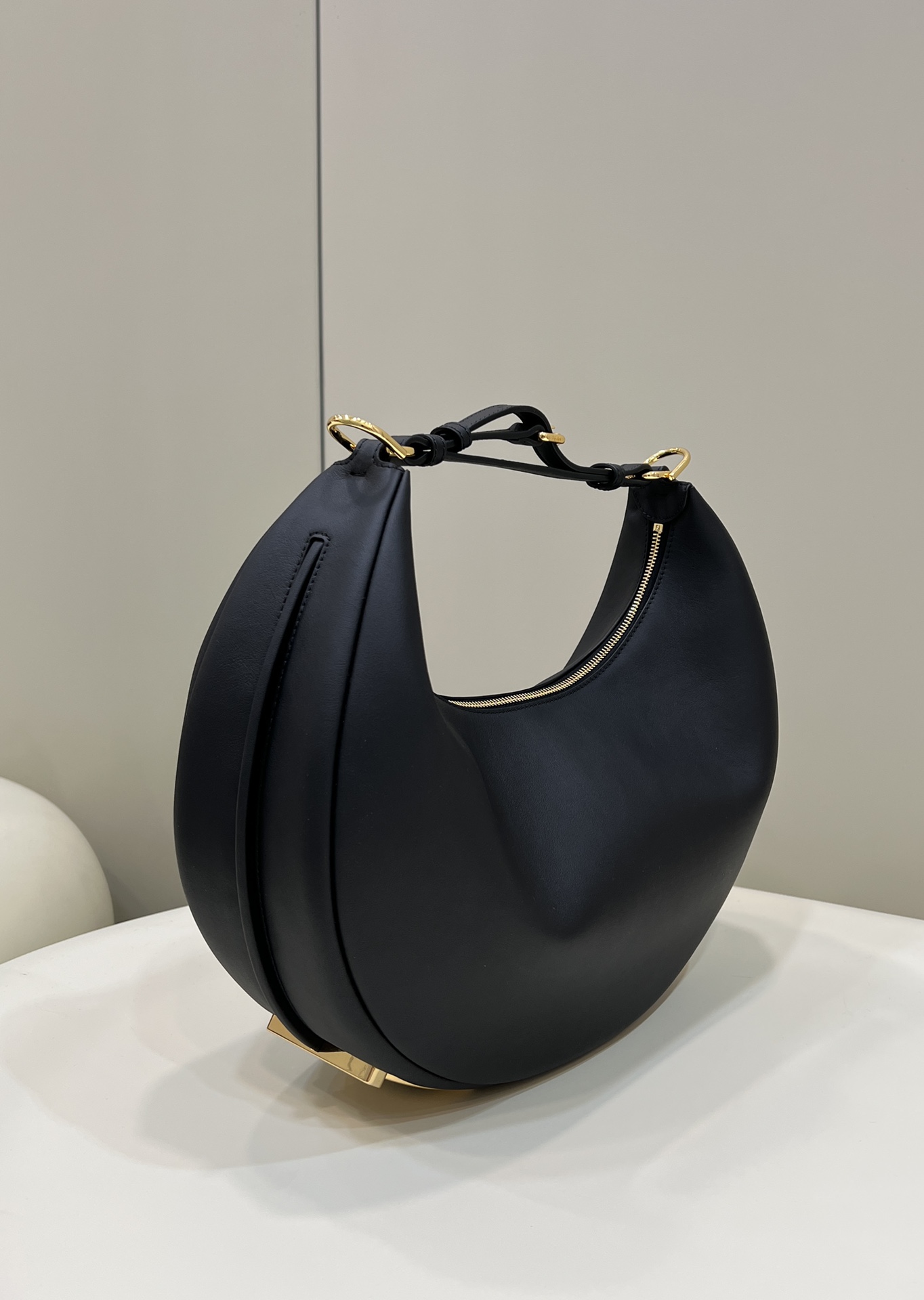 Bagsaaa F**di Medium Graphy In Black Leather Bag - 36-30-11CM