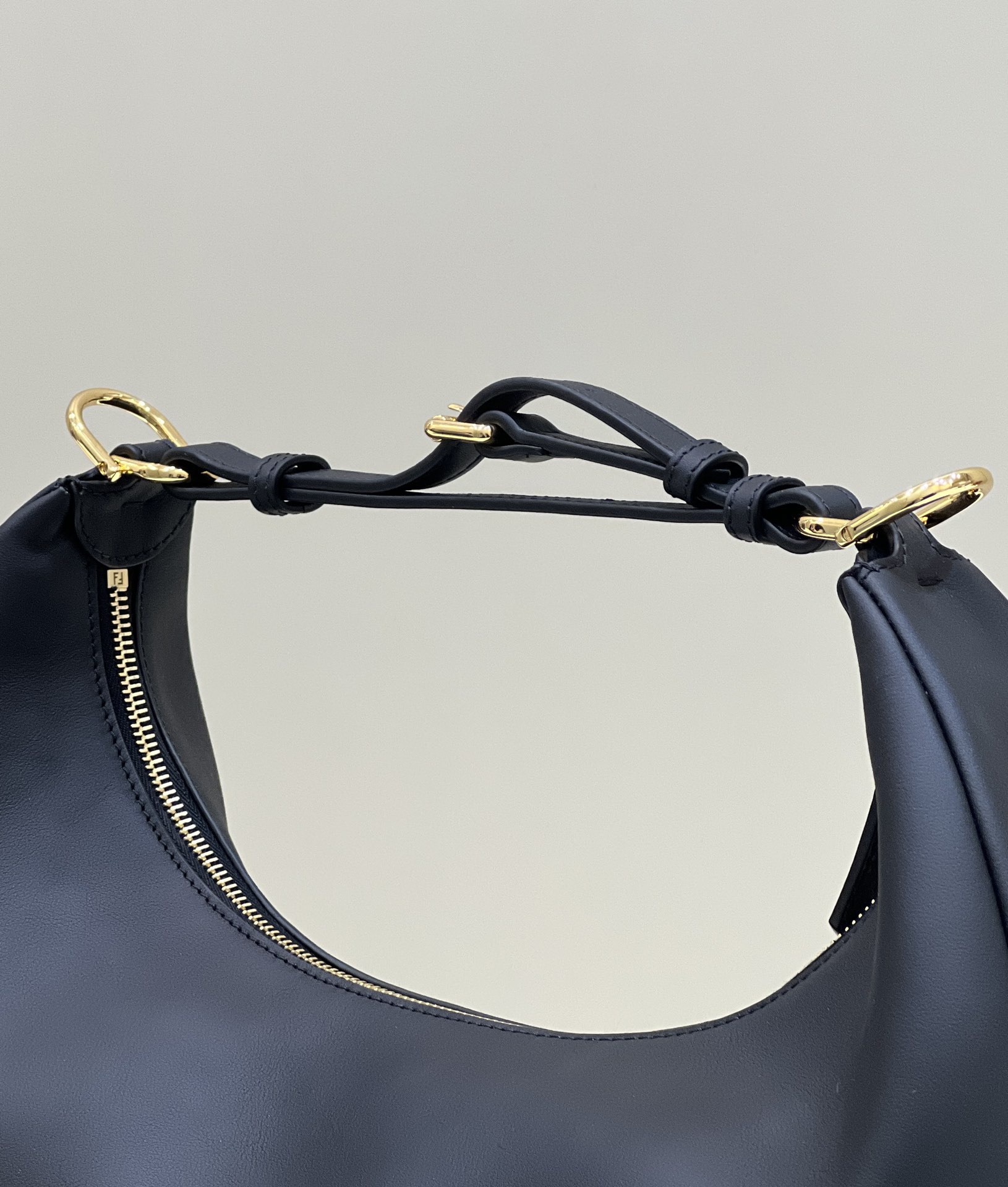 Bagsaaa F**di Medium Graphy In Black Leather Bag - 36-30-11CM