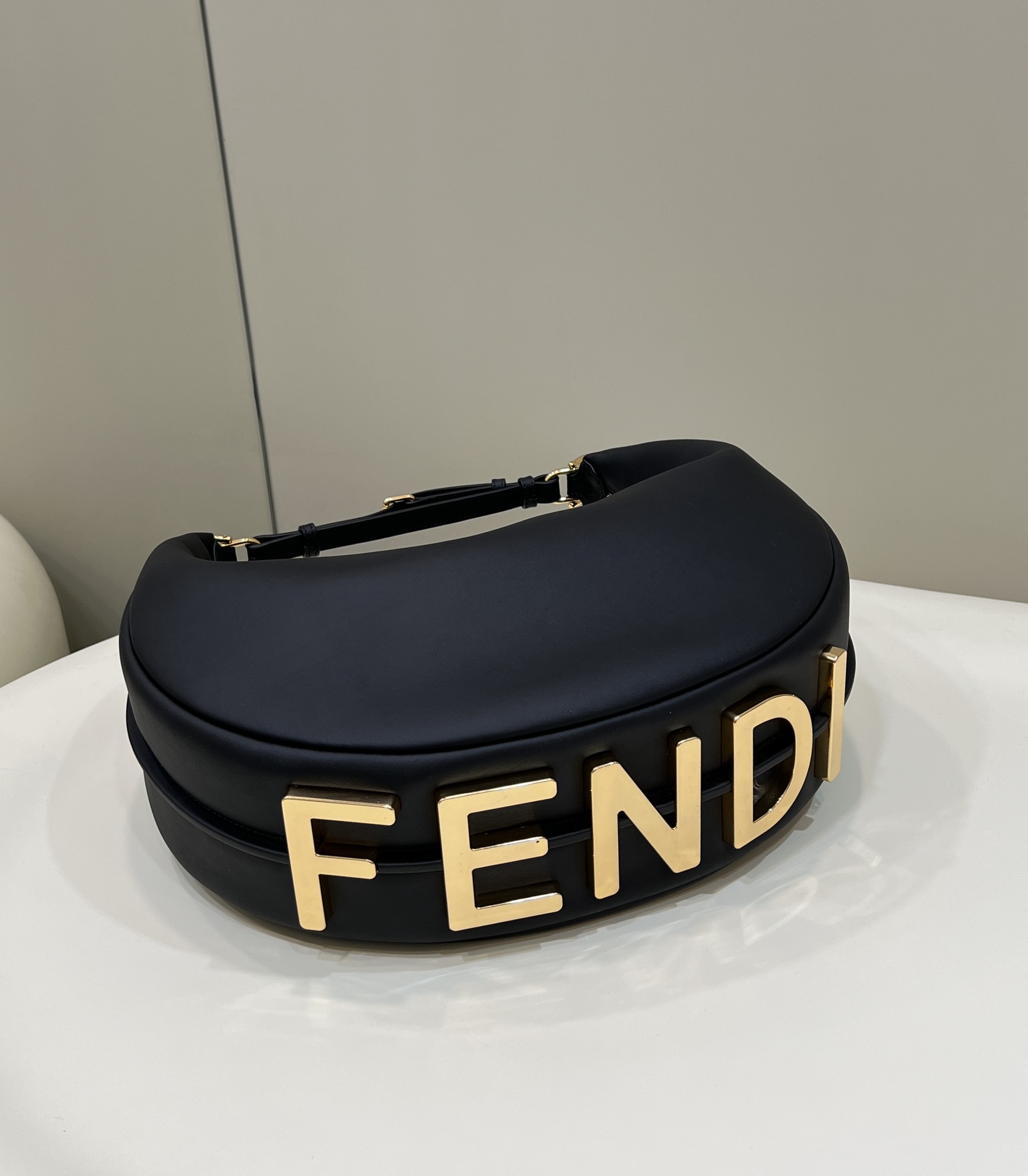 Bagsaaa F**di Medium Graphy In Black Leather Bag - 36-30-11CM