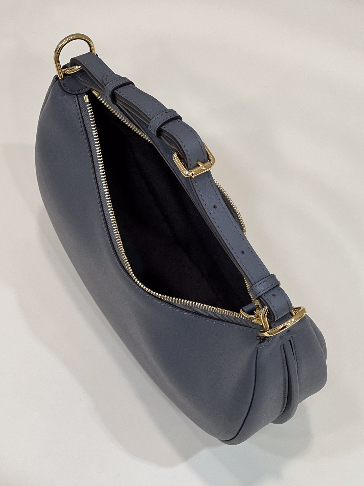 Bagsaaa F**di Small Graphy In Grey Leather - 10×29×24.5cm