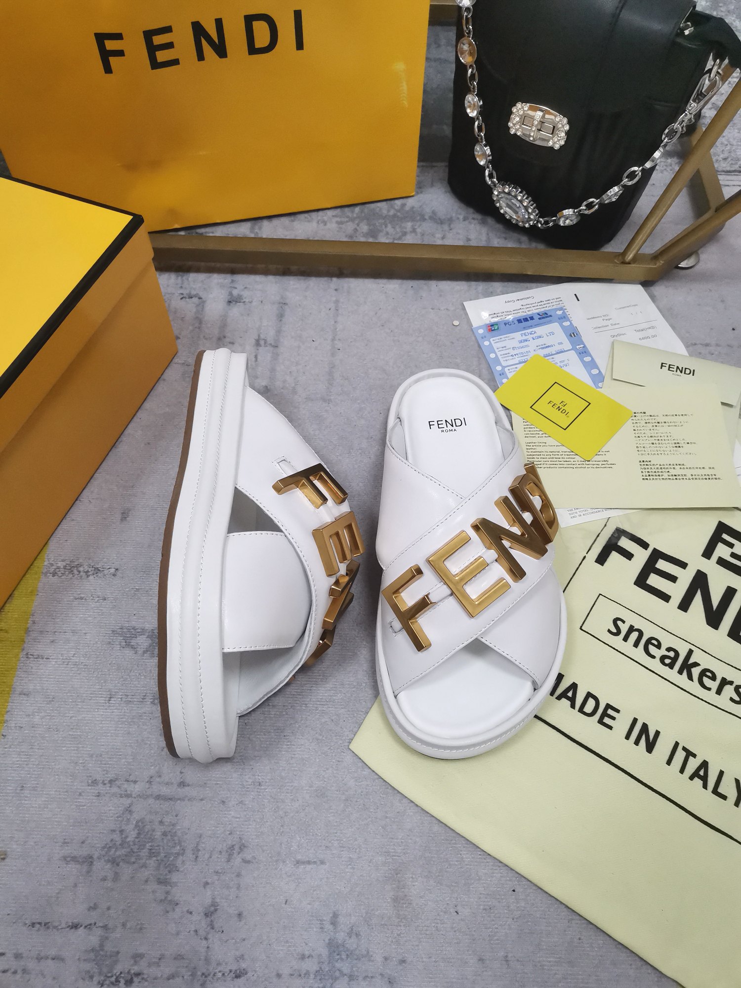 Bagsaaa F**digraphy White Leather Sildes