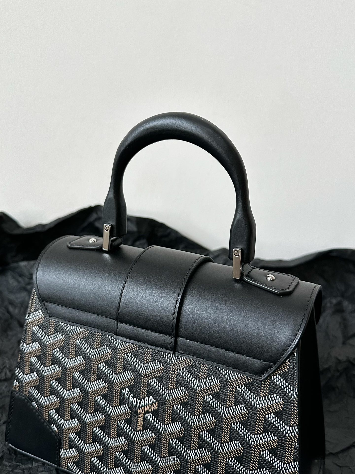 Bagsaaa G09ard Saigon Structure Mini Black and Pink Bag - 15 cm x 7.5 cm x 20 cm