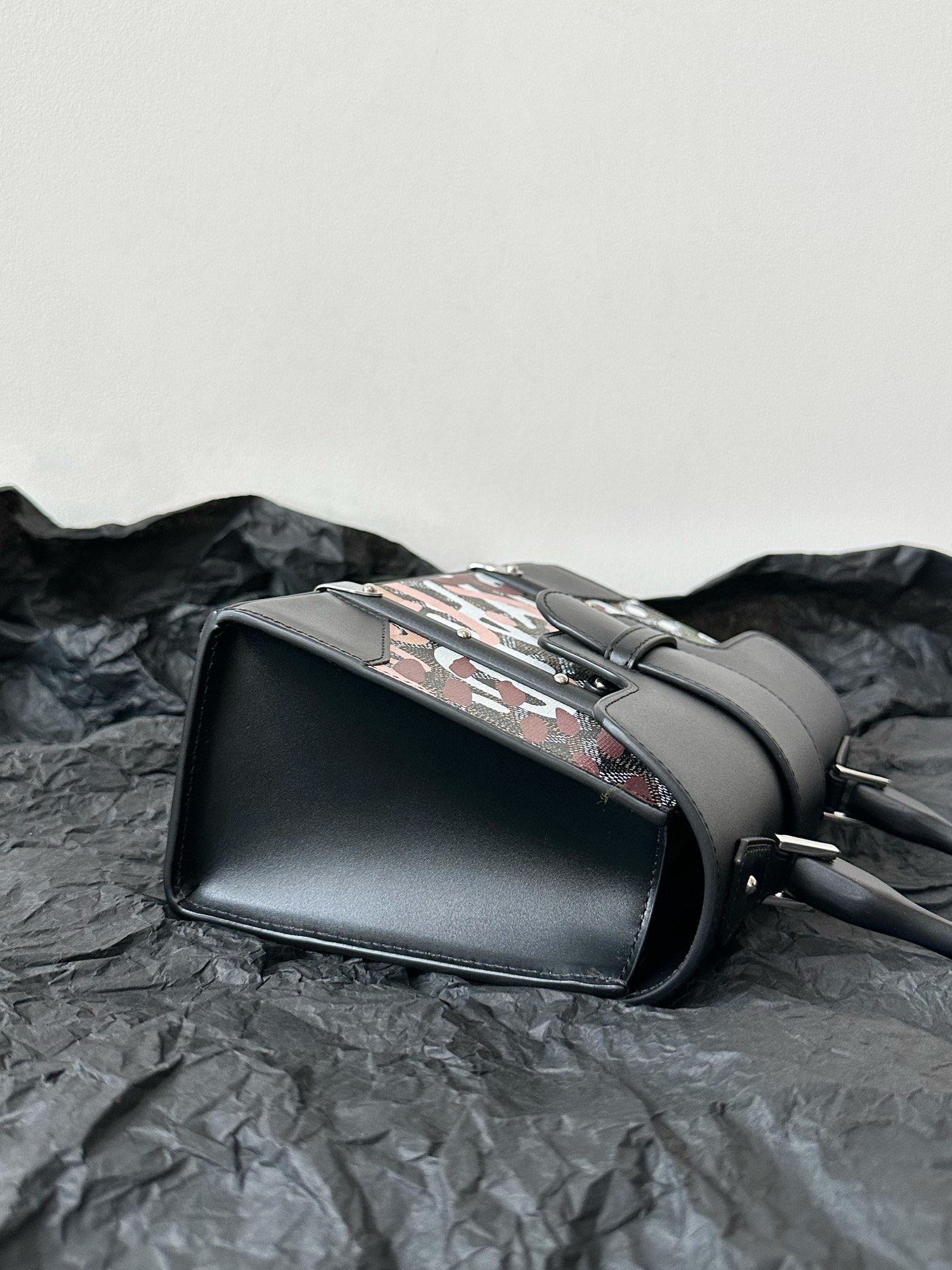 Bagsaaa G09ard Saigon Structure Mini Black and Pink Bag - 15 cm x 7.5 cm x 20 cm