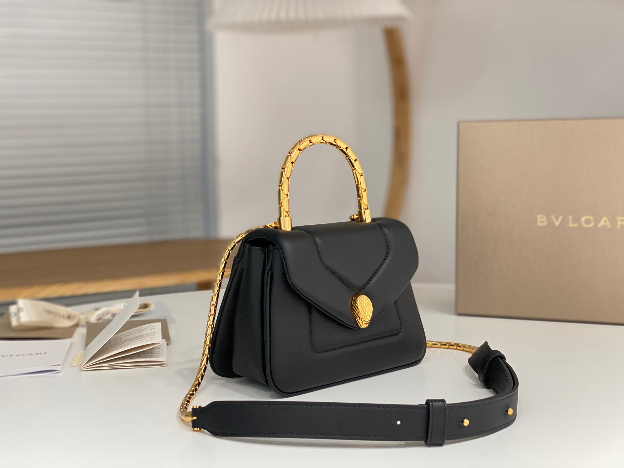 Bagsaaa Bv1g*ai Serpenti Reverse Top Handle Black Bag - 22.5 X 15 X 7cm