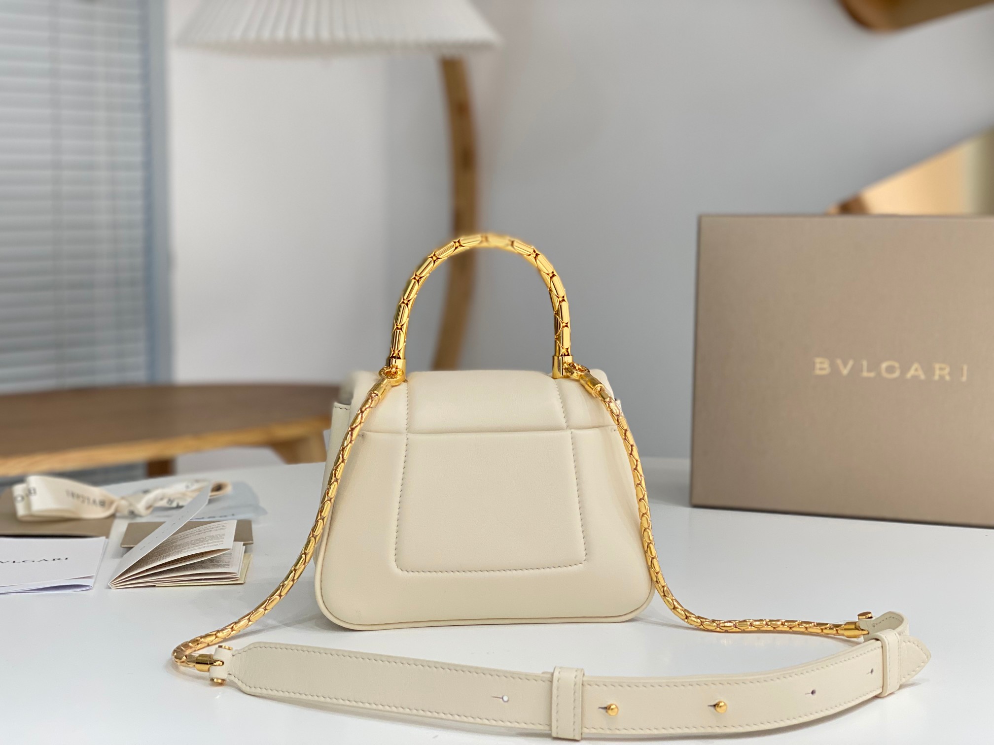 Bagsaaa Bv1g*ai Serpenti Reverse Top Handle White Bag - 22.5 X 15 X 7cm
