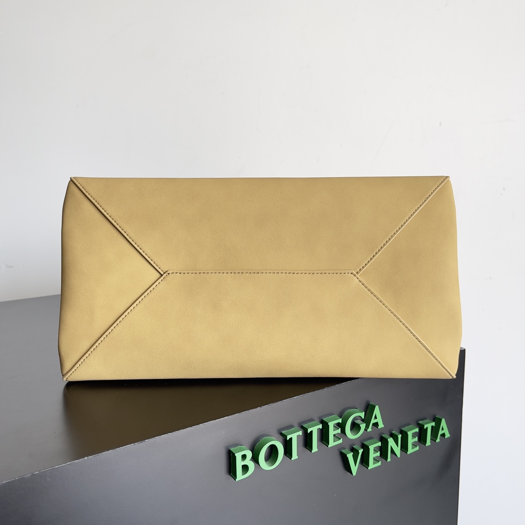 Bagsaaa B0tt*ga Ven*ta Tote - 38*18*33