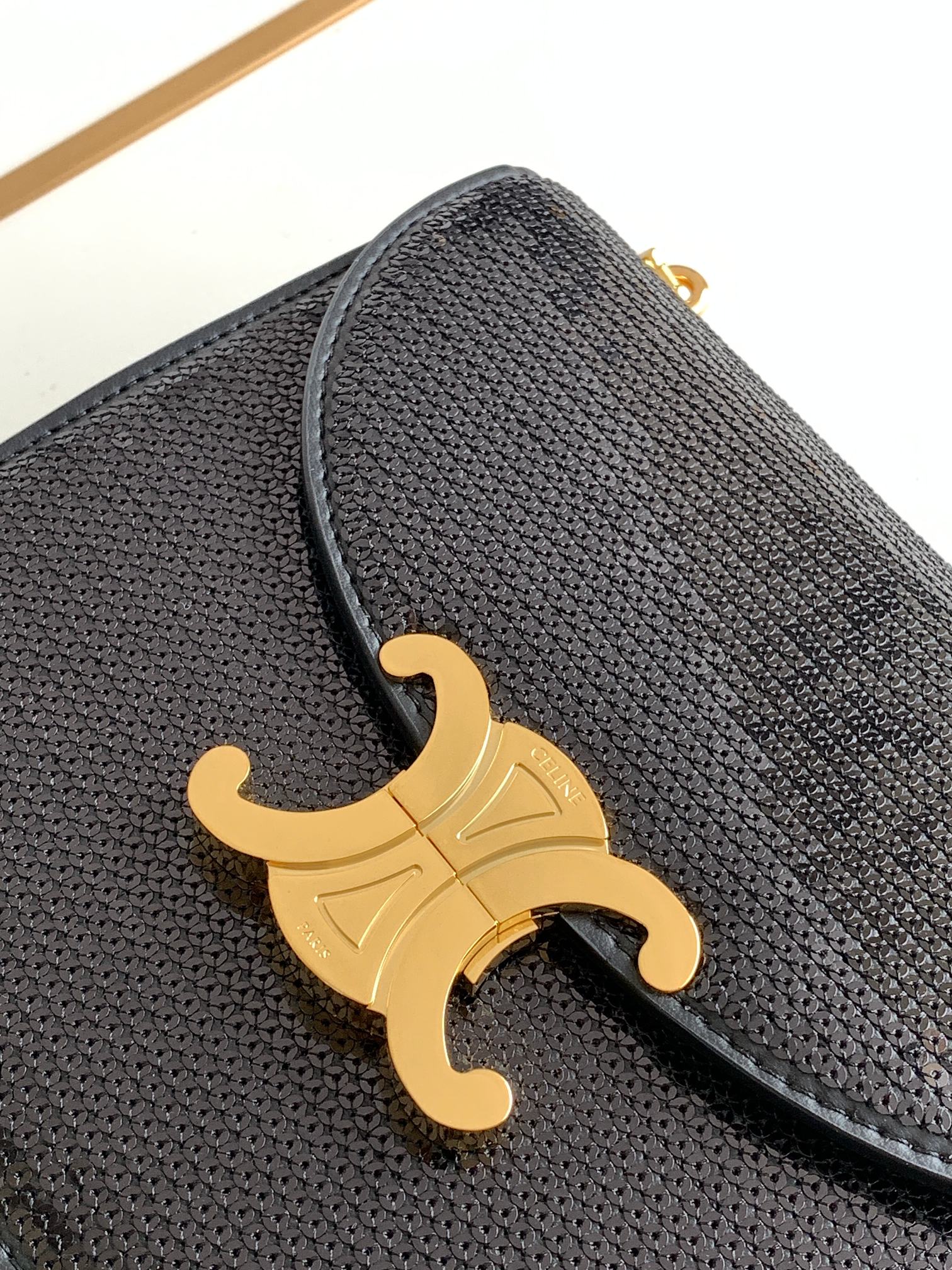 Bagsaaa Ce1i*e Teen Chain Besace in Black - 19 X 15 X 6 cm