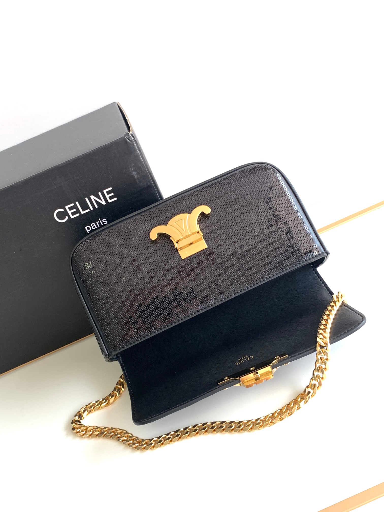 Bagsaaa Ce1i*e Chain Shoulder Bag Triomphe in black - 20.5 X 10.5 X 4