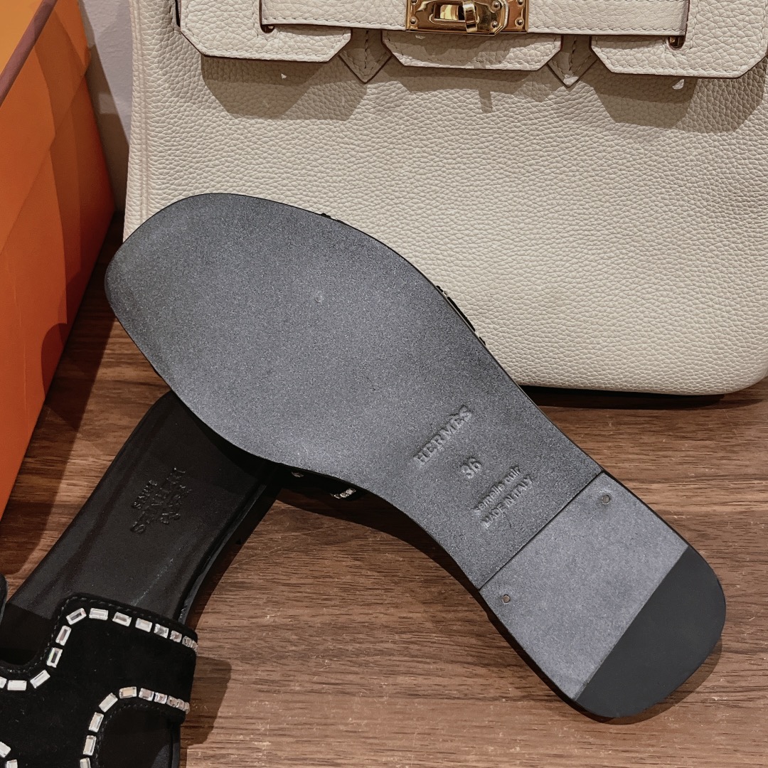 Bagsaaa H**me5 Black Stone Slides