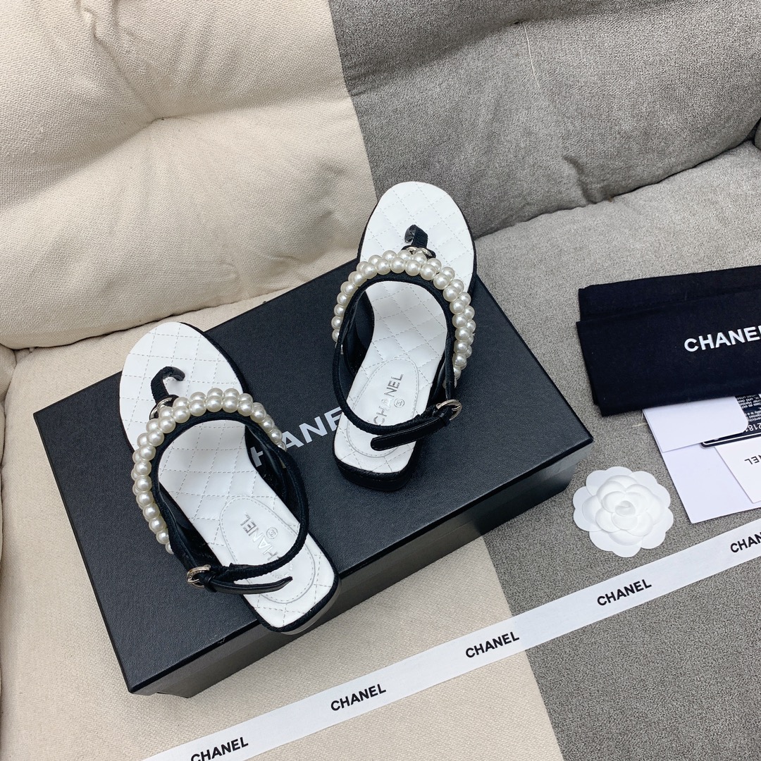 Bagsaaa Ch**el Pear Slippers