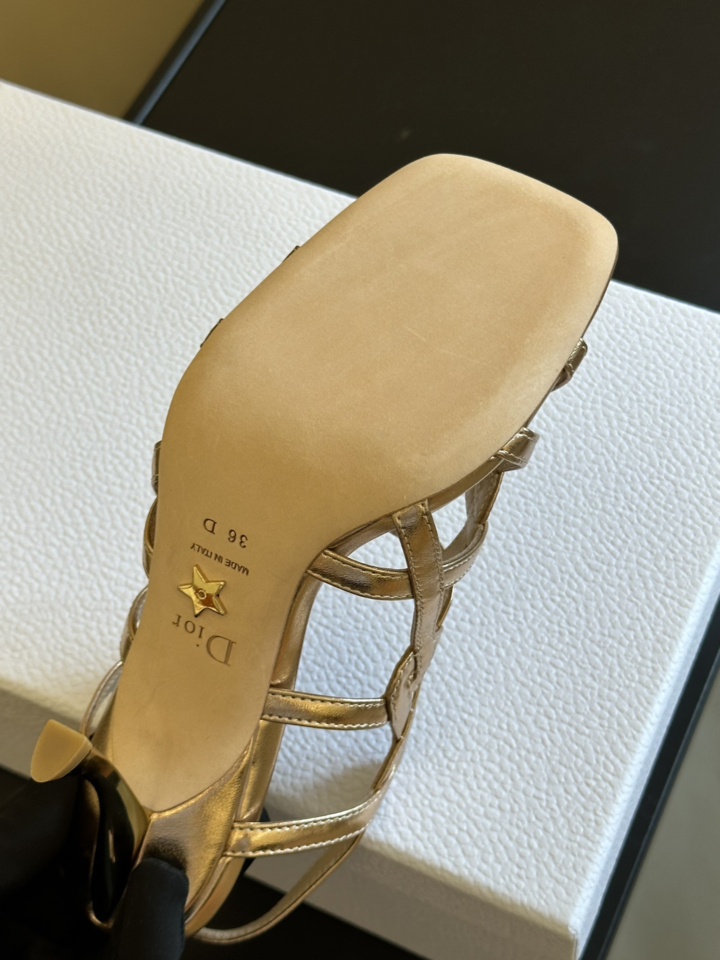 Bagsaaa D10r Gold Heels