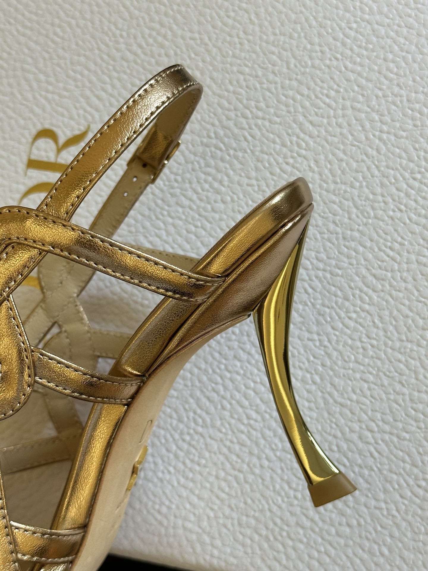 Bagsaaa D10r Gold Heels