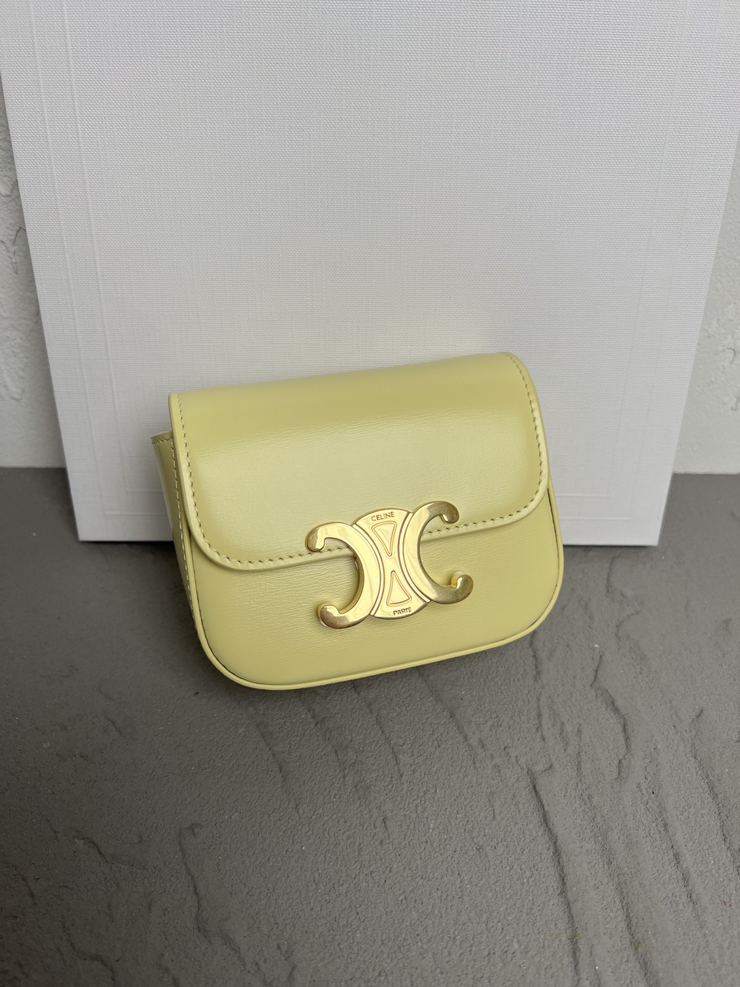 Bagsaaa Ce1i*e Mini Triomphe Yellow Bag - 11x8x4cm