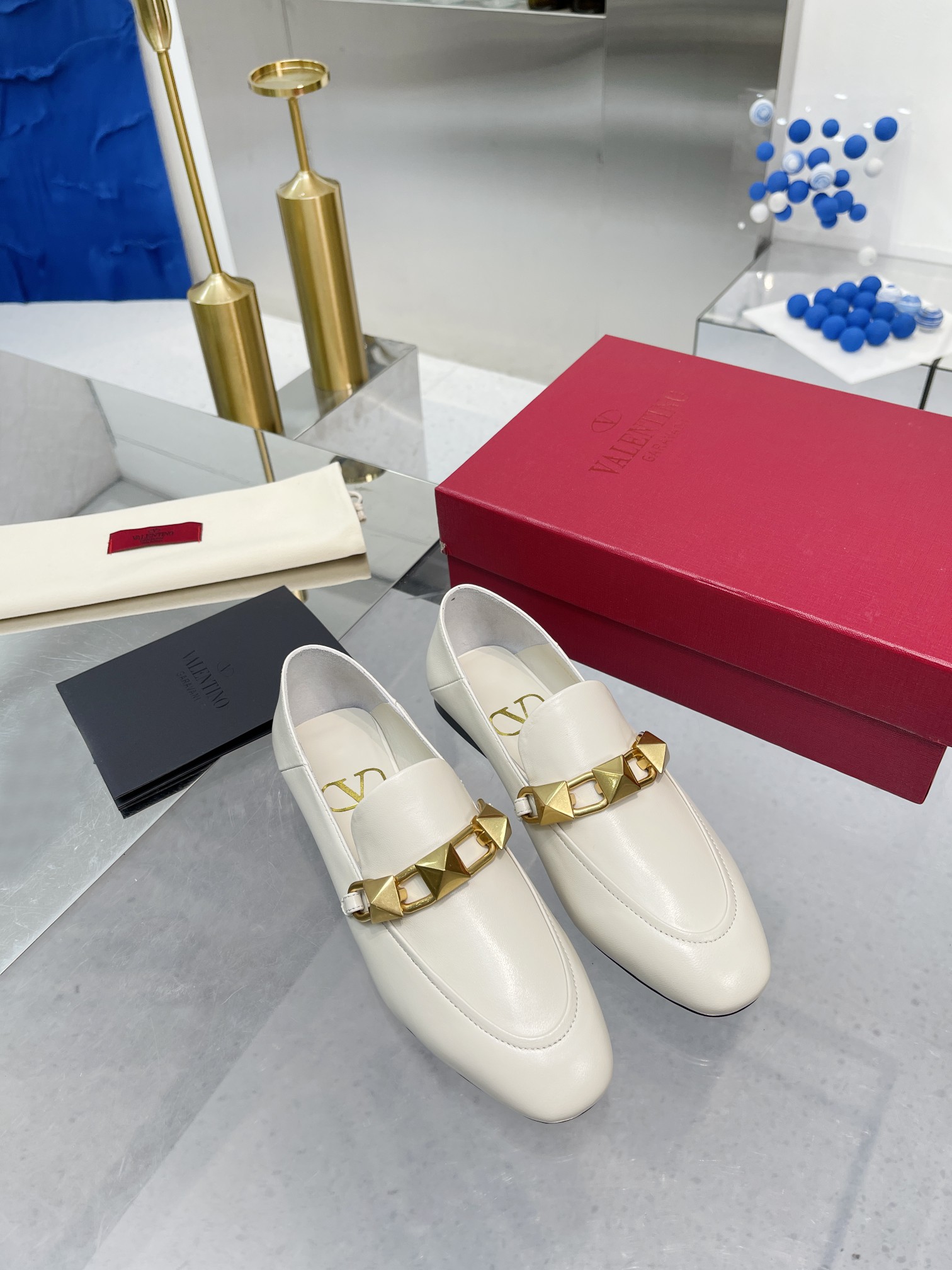 Bagsaaa Va1e*ntin0 Garavani Loafers 