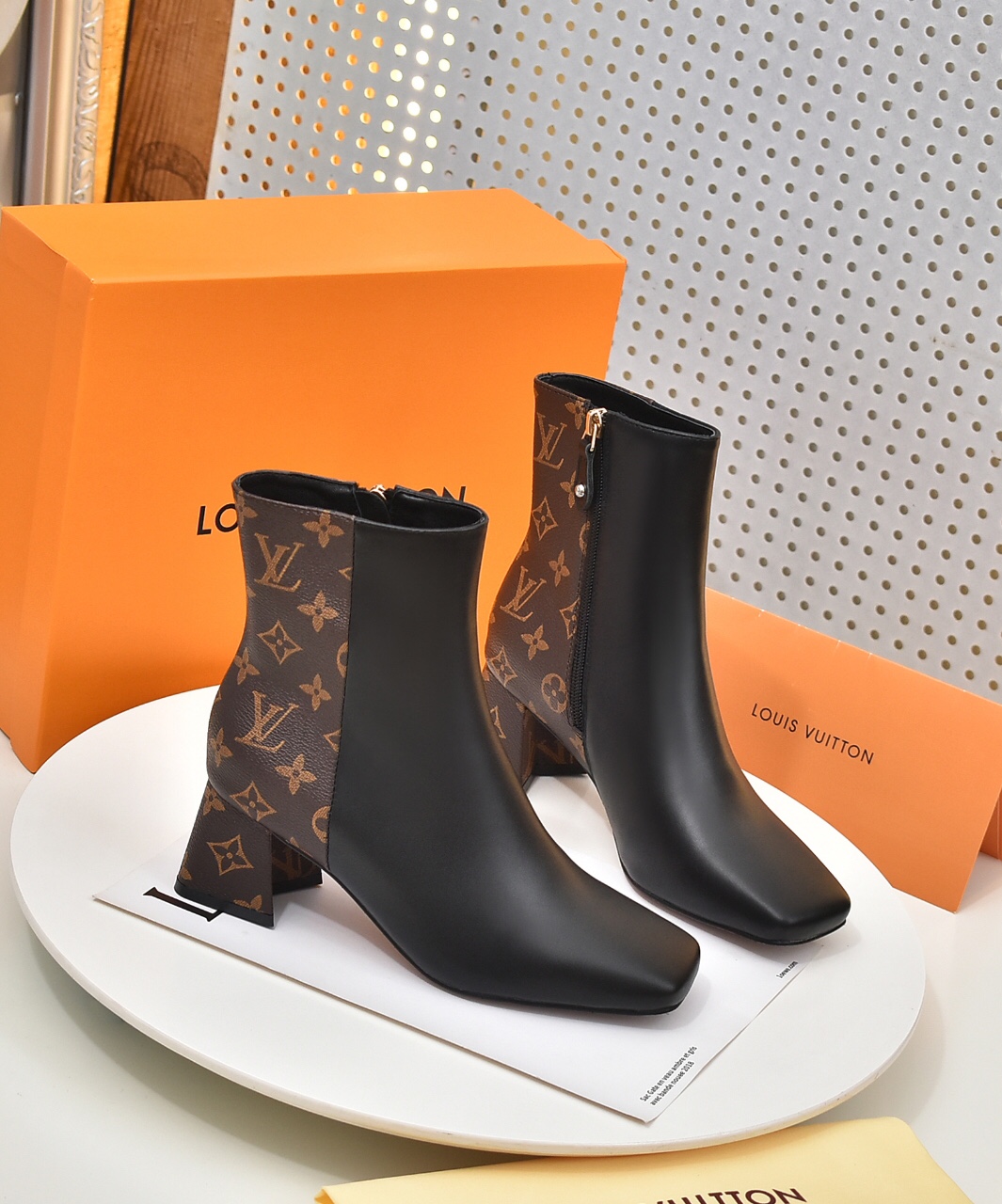 Bagsaaa L0vis Vvtt0n Black Monogram Ankle Boot