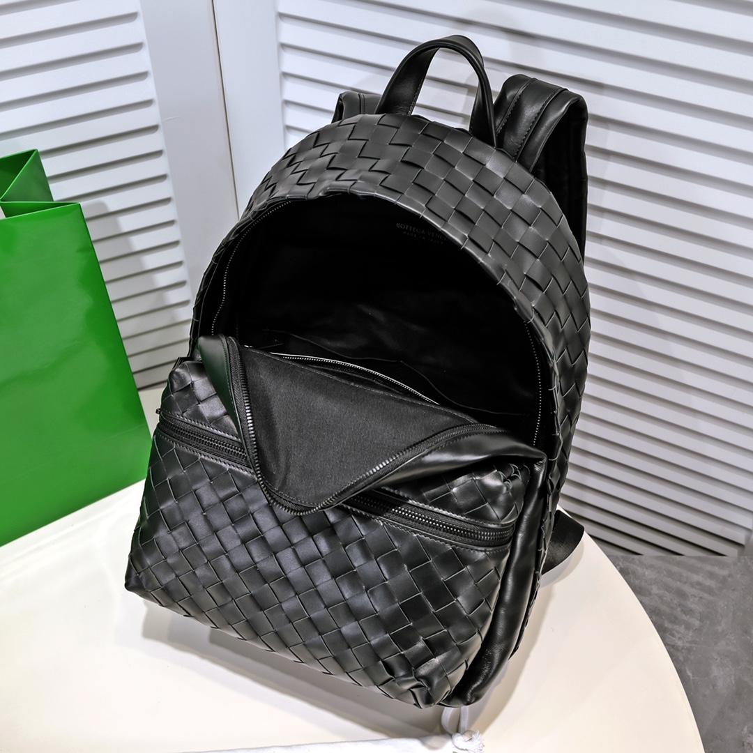 Bagsaaa B0tt*ga Ven*ta Intrecciato black leather backpack - 32*43cm