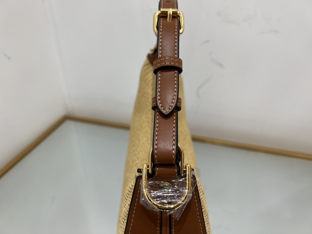 Bagsaaa F**di Graphy Raffia - 29*24.5*10cm