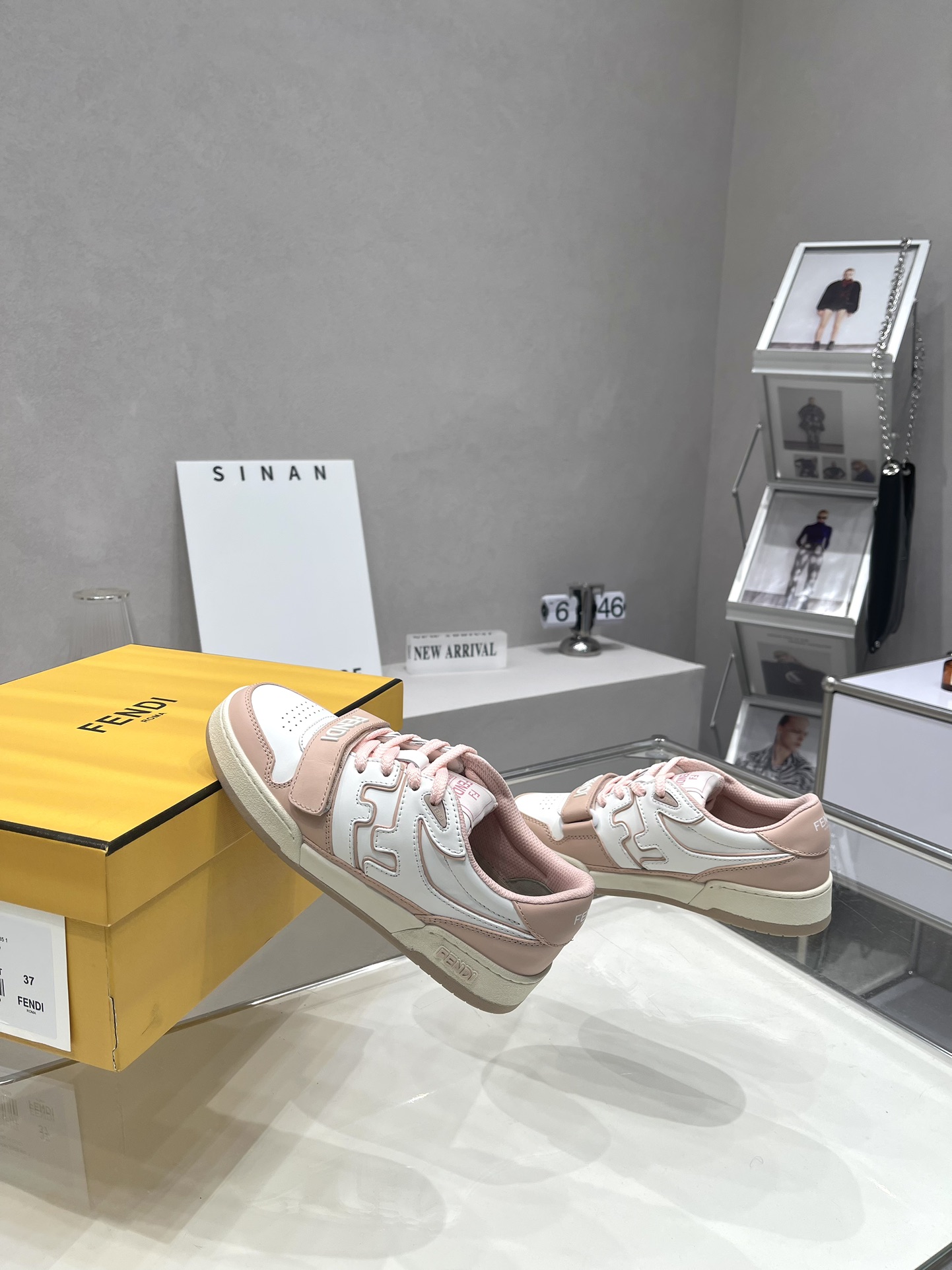 Bagsaaa F**di Match Low Top Sneaker Pink