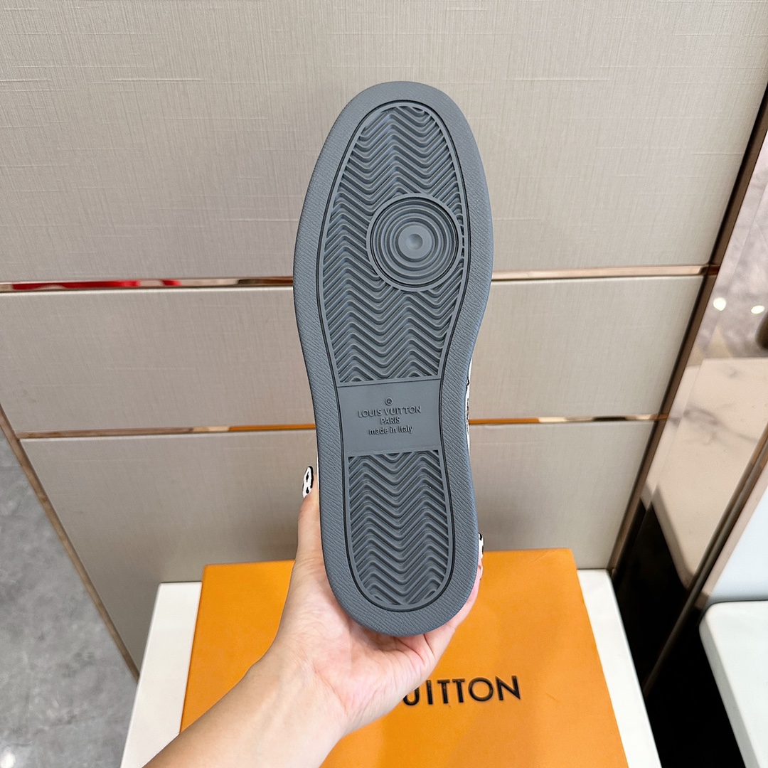 Bagsaaa L0vis Vvtt0n High Top Grey Sneakers