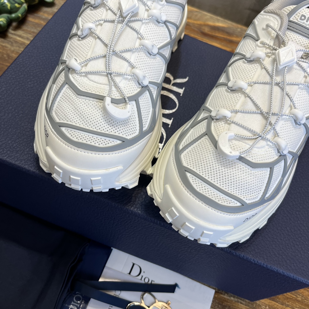 Bagsaaa D10r B22 Athletic Sneakers White Color