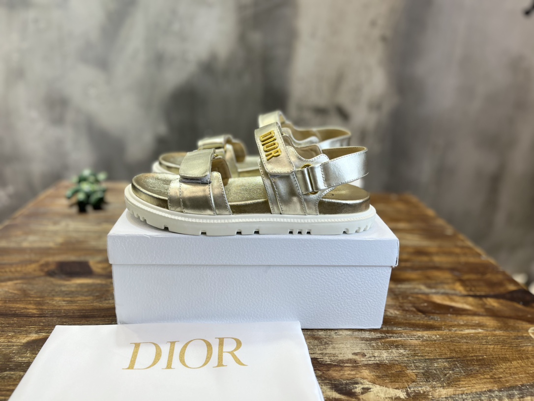 Bagsaaa D10r act sandal lambskin leather gold