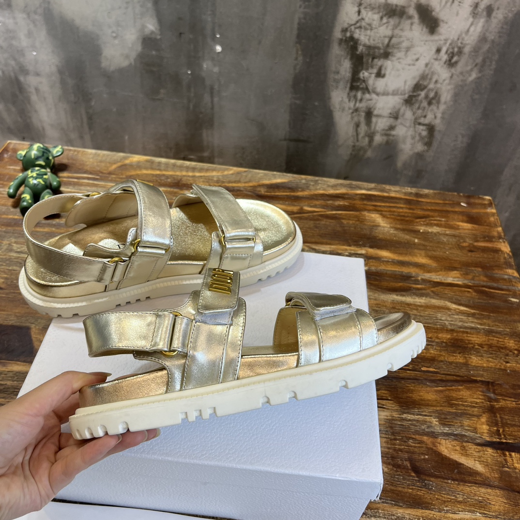 Bagsaaa D10r act sandal lambskin leather gold