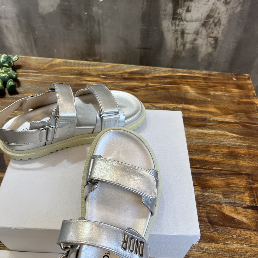 Bagsaaa D10r act sandal lambskin leather silver