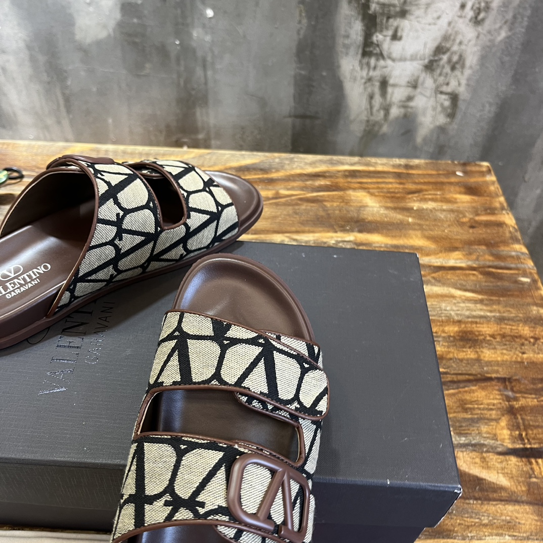 Bagsaaa Va1e*ntin0 Garavani Double Strap VLOGO Slides Brown