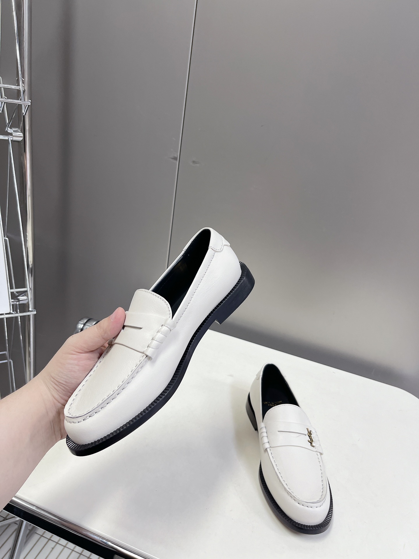 Bagsaaa Y51 White Loafers