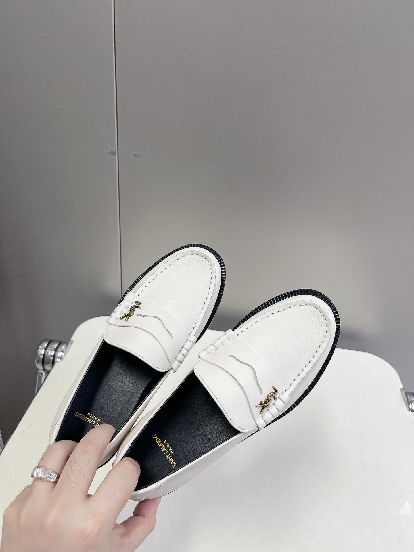 Bagsaaa Y51 White Loafers