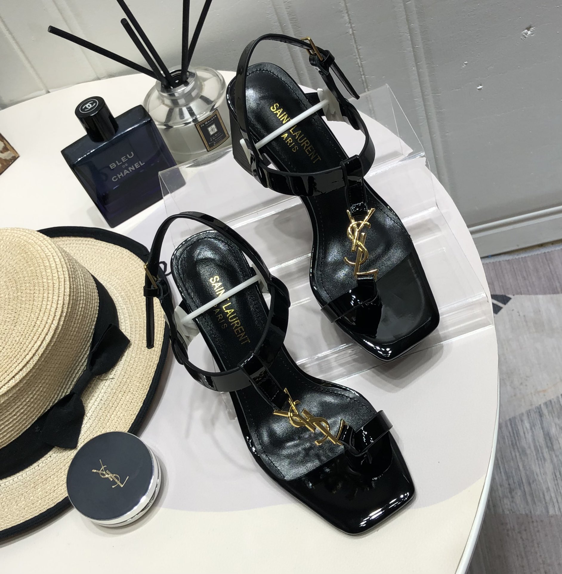 Bagsaaa Y51 Cassandra 75 black patent leather sandals