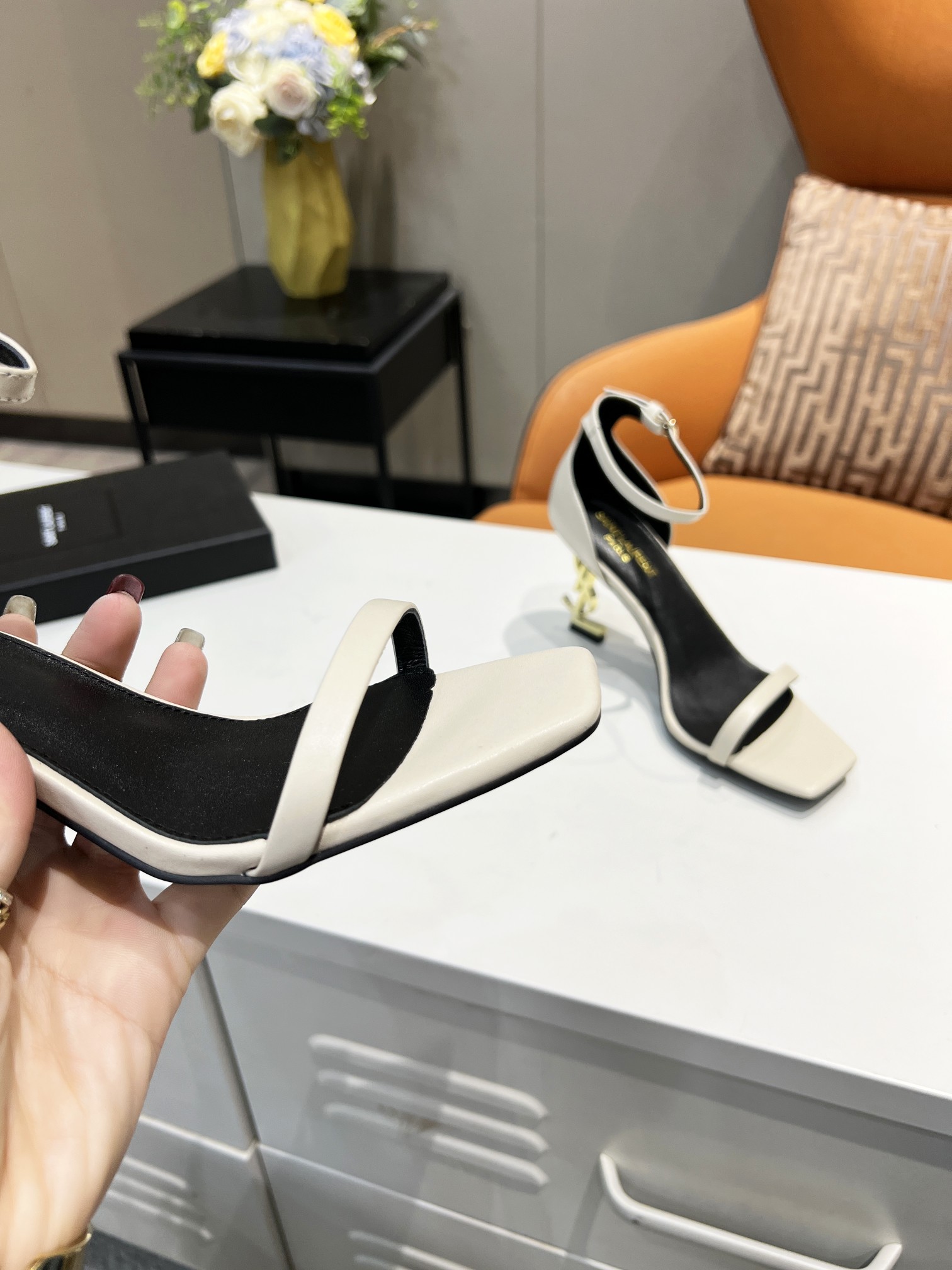 Bagsaaa Y51 Opyum white leather sandals 8.5cm