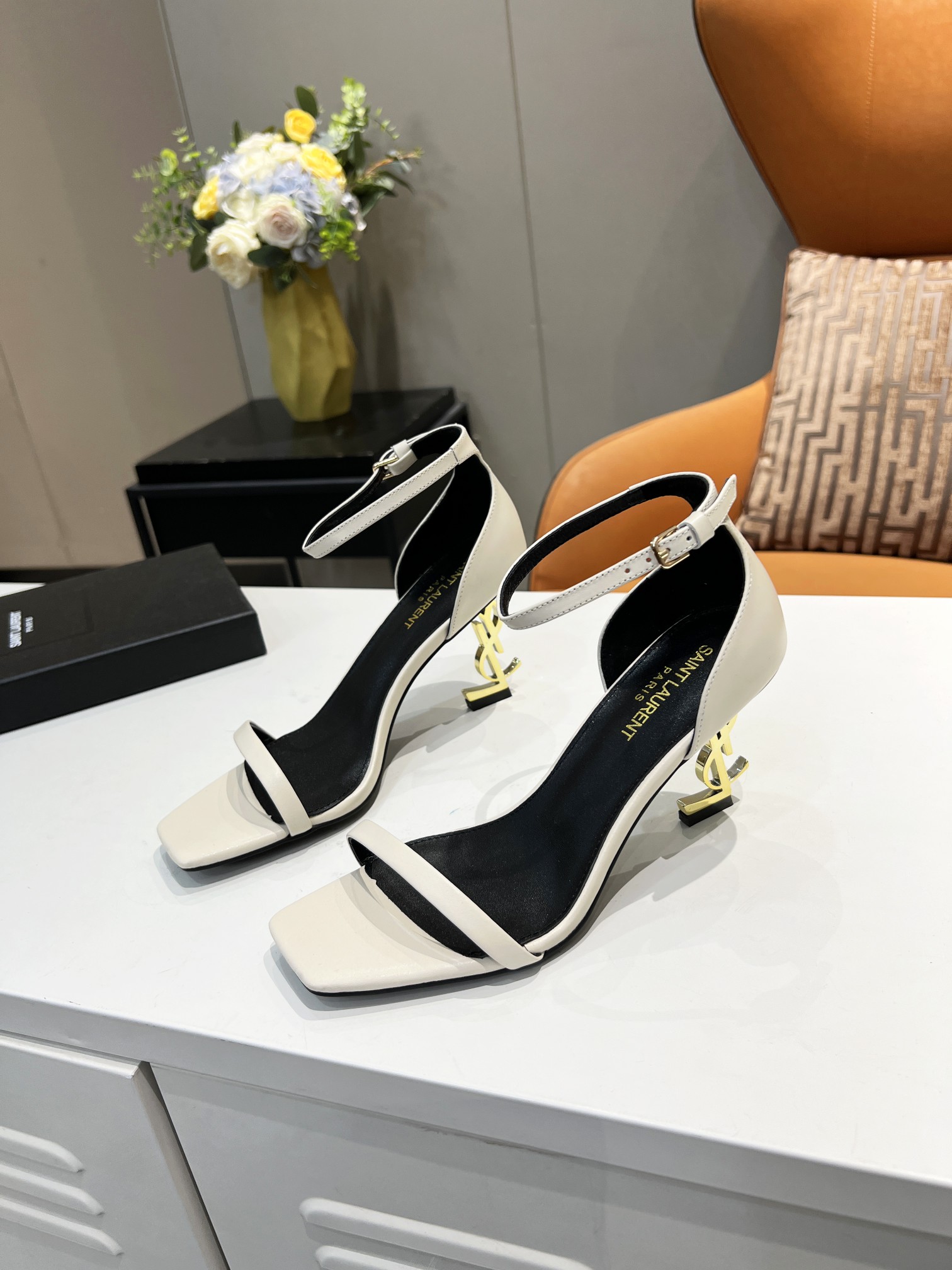 Bagsaaa Y51 Opyum white leather sandals 8.5cm
