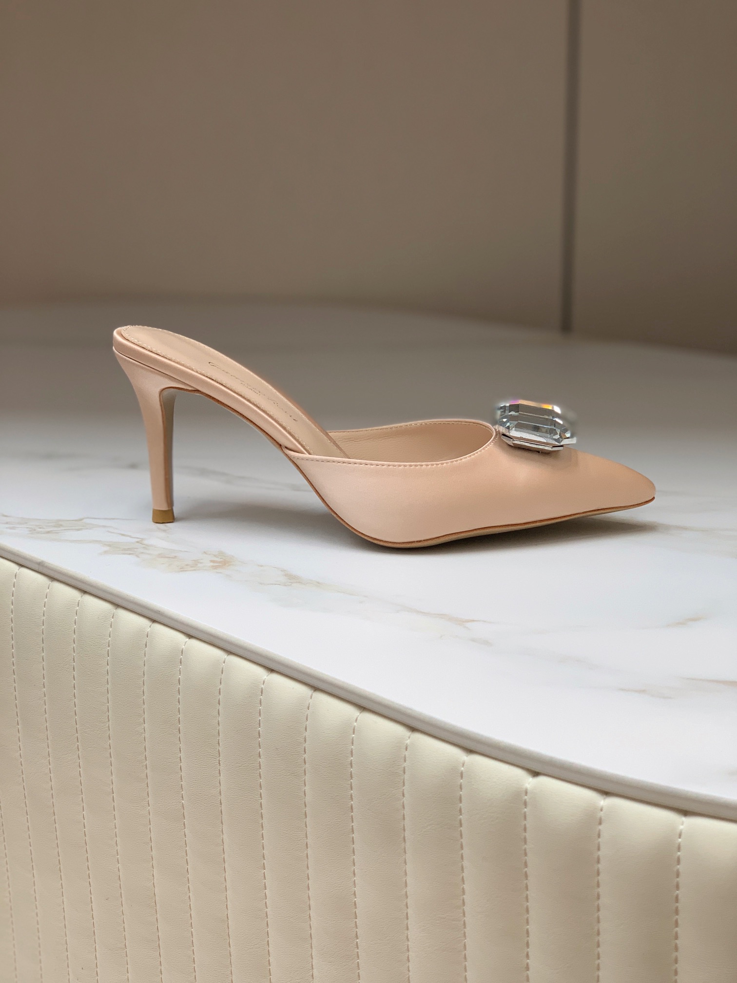 Bagsaaa Gianvito Rossi Jaipur 85mm satin beige pumps