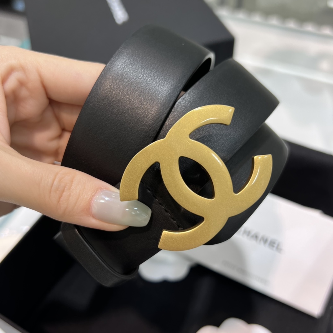 Bagsaaa Ch**el Black Leather and Gold Metal 3cm