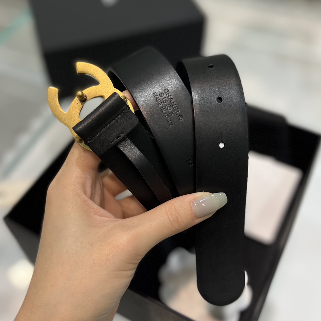 Bagsaaa Ch**el Black Leather and Gold Metal 3cm