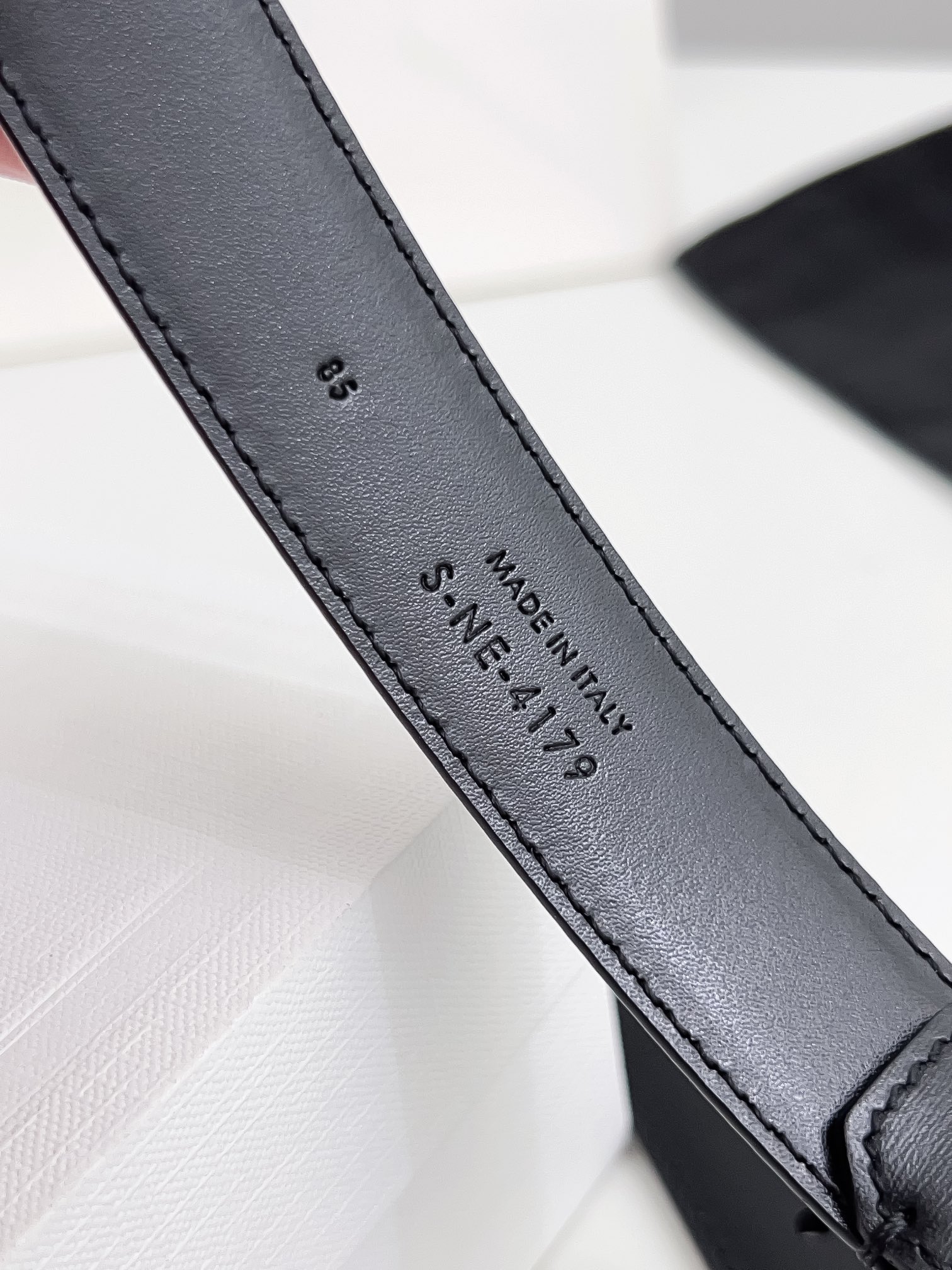 BAGSAAA Ce1i*e TRIOMPHE BELT IN TAURILLON LEATHER BLACK 2.5CM