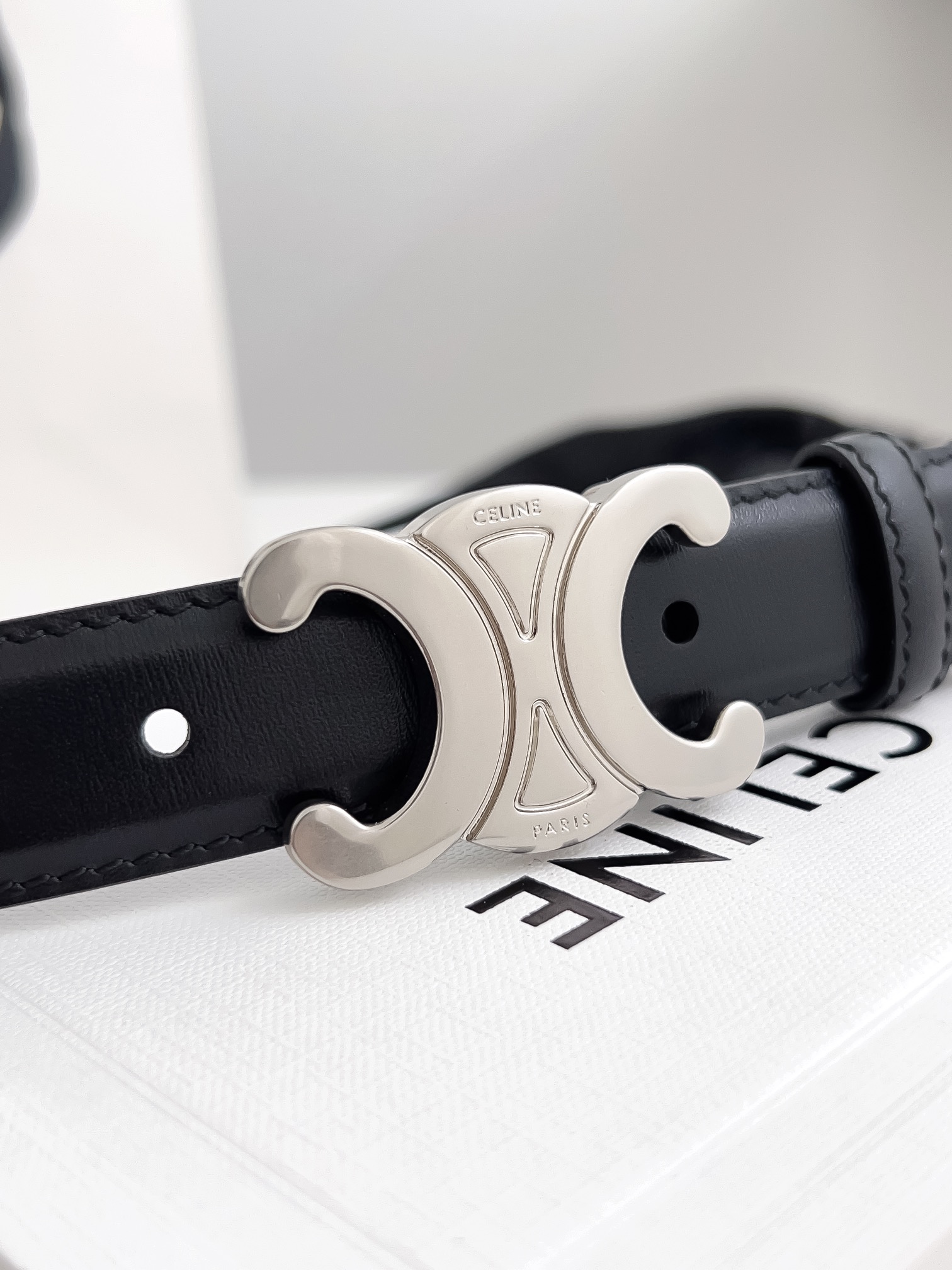 BAGSAAA Ce1i*e TRIOMPHE BELT IN TAURILLON LEATHER BLACK 2.5CM