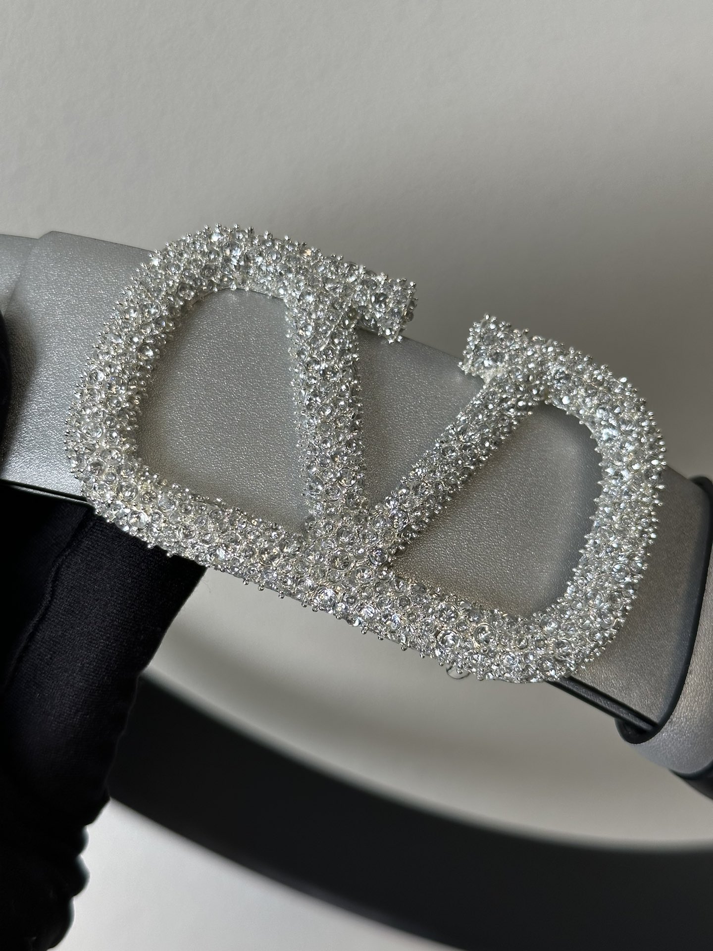 Bagsaaa Va1e*ntin0 Garavani Crystal VLogo Signature Silver 4cm